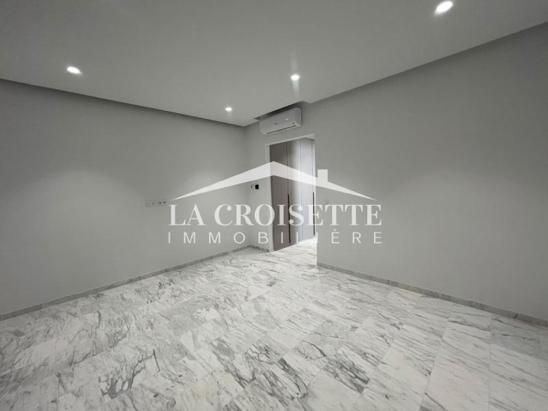 Villa S+3 avec piscine et jardin à Gammarth